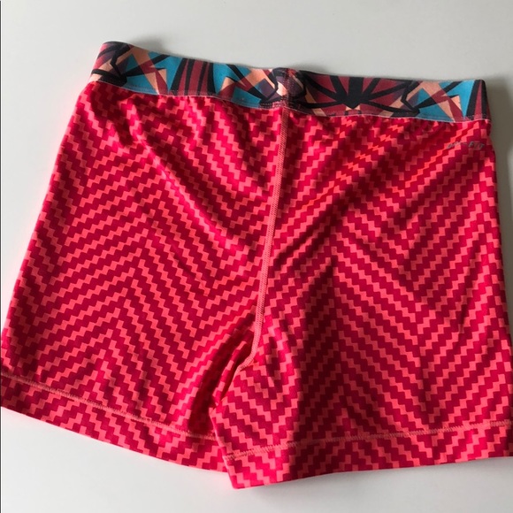 Nike spandex shorts size L - Picture 4 of 6